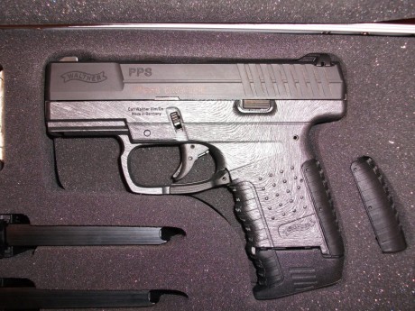 Hola a tod@s, 

Vendo Walther PPS First Edition completamente nueva.Modelo de producción limitada

Edición 00