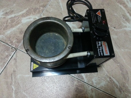 Hola vendo Horno de fundir LYMAN con muy poco uso, no me termina de llenar la fundicion 50 euros mas portes. 02
