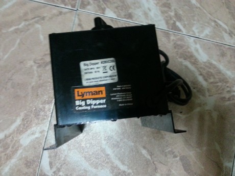 Hola vendo Horno de fundir LYMAN con muy poco uso, no me termina de llenar la fundicion 50 euros mas portes. 01