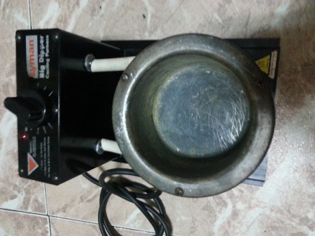 Hola vendo Horno de fundir LYMAN con muy poco uso, no me termina de llenar la fundicion 50 euros mas portes. 00