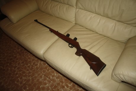 Estupenda carabina de cerrojo. La he usado para empezar en br50, el anterior propietario la usaba en carabina 02