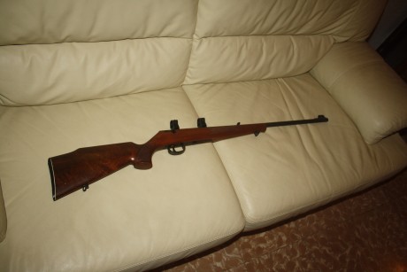 Estupenda carabina de cerrojo. La he usado para empezar en br50, el anterior propietario la usaba en carabina 00