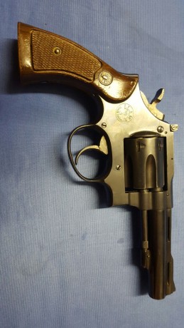 Hola.
Un compañero me ha pedido que ponga a la venta este revolver  guiado en A.
Al ser un revolver de 12