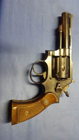 Hola.
Un compañero me ha pedido que ponga a la venta este revolver  guiado en A.
Al ser un revolver de 11