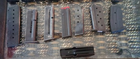 Se vende lote de 16 cargadores. A ser posible se vende el lote completo. Si alguien quiere algun cargador 00