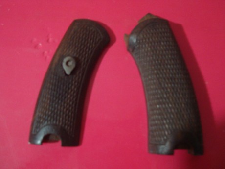  DSC06802.JPG  DSC06803.JPG 

Cachas para revolver Lebel 1892 en buen estado. Vendo por 75€ con envío 01
