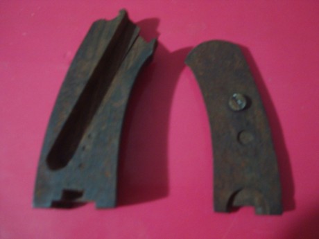  DSC06802.JPG  DSC06803.JPG 

Cachas para revolver Lebel 1892 en buen estado. Vendo por 75€ con envío 00