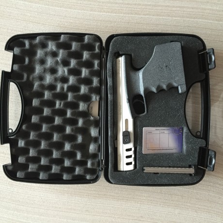Vendo Walther SP22 M4 de competición con cachas anatómicas, alza y miras regulables, dos cargadores con 02