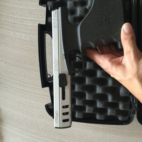 Vendo Walther SP22 M4 de competición con cachas anatómicas, alza y miras regulables, dos cargadores con 00