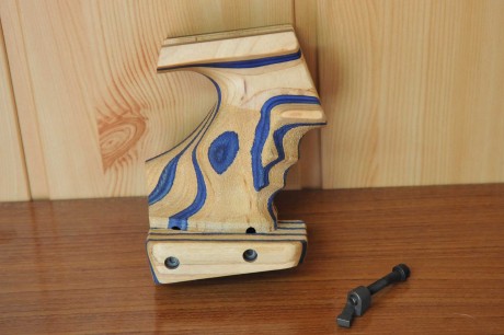 Vendo cacha laminada original para Walther GSP, diestra talla S en perfecto estado y sin ningún tipo de 00