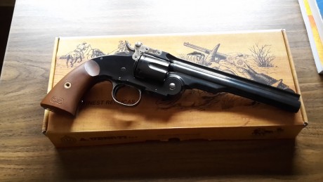 Vendo revolver Uberti modelo Schofield 45LC. El arma se encuentra en La Rioja y está guiado en AE. No 00