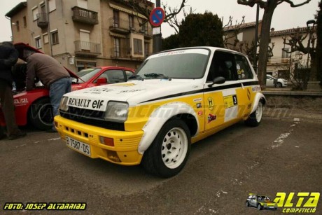 Cambio Renault 5 TS año 79 (primera serie) pasos de rueda ensanchados y llantas 4 tornillos homologado 01