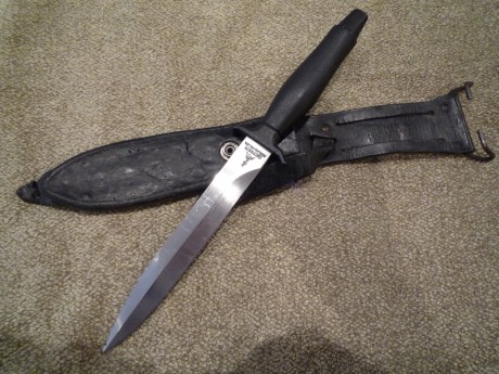 Vendo cuchillo de combate y supervivencia   GERBER COMMAND MARK II  , fabricado en el año 1979. 

Hoja 04