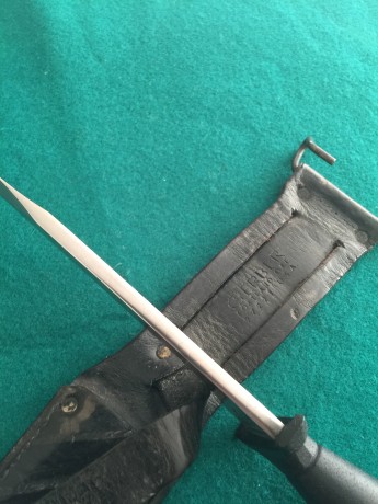 Vendo cuchillo de combate y supervivencia   GERBER COMMAND MARK II  , fabricado en el año 1979. 

Hoja 02
