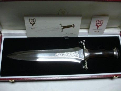 Vendo estos tres Cuchillos de Muela el Modelo Aguila de acero de Damasco con incustraciones de Plata Nº 11