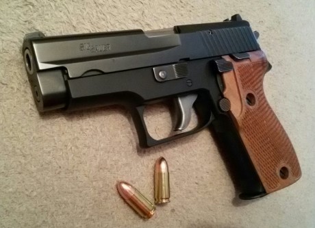   Hola a tod@s!

Vendo en Madrid Sig Sauer P225 guiada en "F".
Calibre 9mm PB.

Se entrega con 01
