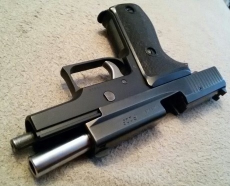   Hola a tod@s!

Vendo en Madrid Sig Sauer P225 guiada en "F".
Calibre 9mm PB.

Se entrega con 12