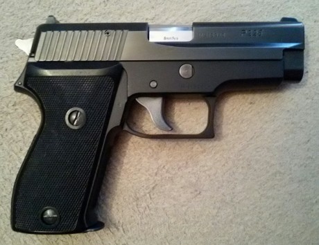   Hola a tod@s!

Vendo en Madrid Sig Sauer P225 guiada en "F".
Calibre 9mm PB.

Se entrega con 10