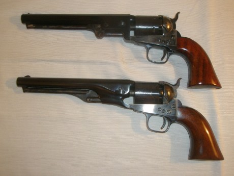 Vendo dos Navy de Uberti en calibre .36, nuevos. Tienen la posibilidad de acoplar una culata pues llevan 01