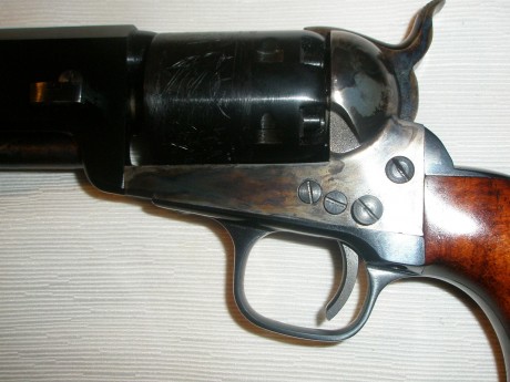 Vendo dos Navy de Uberti en calibre .36, nuevos. Tienen la posibilidad de acoplar una culata pues llevan 11