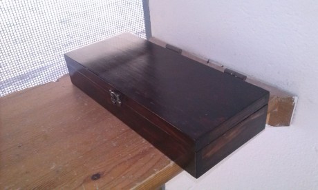 Buenas tardes a todos.

Vendo caja de madera para revolver remington army 1858 o revólveres de similar 01