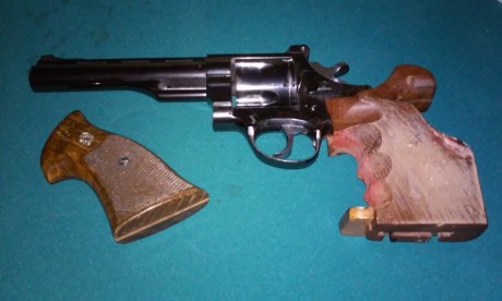 Vendo revolver Llama 357 M. en muy buen estado. Viene con cachas anatómicas y acompaño las originales. 00
