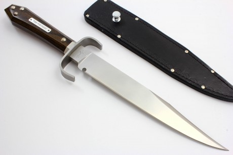 Estoy interesado en un Tomahawk o hacha de diseño similar, a ser posible artesanal o de diseño tradicional,aunque 50