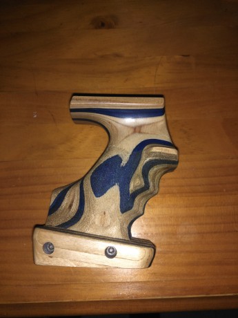 Vendo empuñadura Walther Gsp Expert laminada,diestra,talla M.En perfecto estado.
120€.Seriedad. Atiendo 02