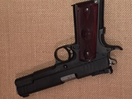 VENDO

Pistola STI TROJAN, cañón de 5'
Calibre 9mm Parabellum

Cargador Monohilera
Cachas de Palo Rosa

Tira 01