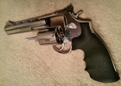   Hola de nuevo! 

Pongo en venta en Madrid mi revólver Taurus  del .357MG/.38 SPL de 6", prefiero 12