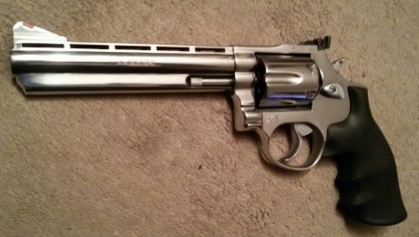   Hola de nuevo! 

Pongo en venta en Madrid mi revólver Taurus  del .357MG/.38 SPL de 6", prefiero 10