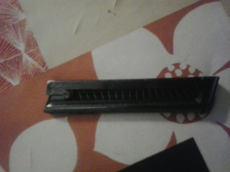 Se venden un total de 170 cargadores disponibles, casi todos de armas antiguas. Hay cargadores de astra, 60