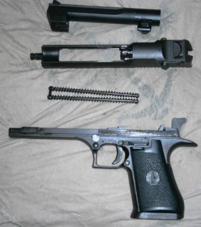 Hola a todos, un saludo pongo en venta Pistola Desert Eagle, calibre 357, en Perfecto estado con tres 01