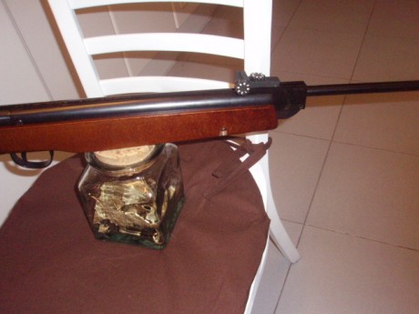 Buenas,
Carabina Webley modelo Vulcan MK1 en calibre 4,5. Arma genuina , toda en madera y metal. Modelo 02