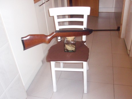 Buenas,
Carabina Webley modelo Vulcan MK1 en calibre 4,5. Arma genuina , toda en madera y metal. Modelo 01