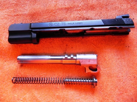 Hola compañeros.
Pongo a la venta mi pistola CZ 75,preparada para competir en IPSC.Lleva punto de fibra 01