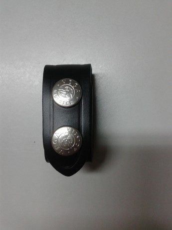 VENDO CUATRO SEPARADORES DE PIEL MARCA VEGA HOLSTER, EN COLOR NEGRO Y     SIN ESTRENAR   , IDEALES PARA 01
