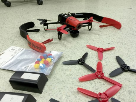 Vendo parrot bebop drone rojo.
Impecable muy poco uso.
Todo original.
a parte de lo que viene en la caja:
1 02