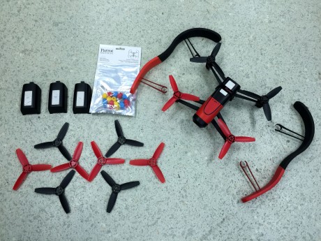 Vendo parrot bebop drone rojo.
Impecable muy poco uso.
Todo original.
a parte de lo que viene en la caja:
1 01