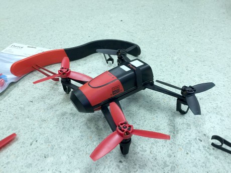 Vendo parrot bebop drone rojo.
Impecable muy poco uso.
Todo original.
a parte de lo que viene en la caja:
1 00