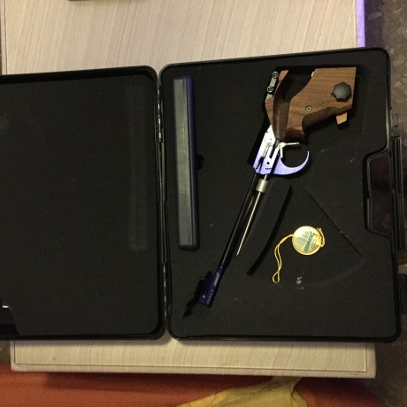 Buenas vendo pistola libré Hammerli por cese de modalidad, está muy nueva con pocos tiros, maletín original, 11