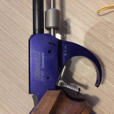 Vendo pistola libre con pocos tiros y en muy buen estado

Pistola impecable, maletín original, herramientas 00
