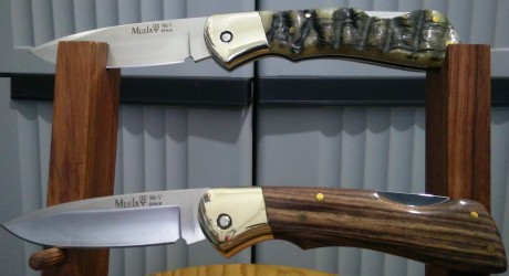 Buenas tardes:

se venden las siguientes navajas, todas sin uso, con funda de cordura y caja.

-Muela 01