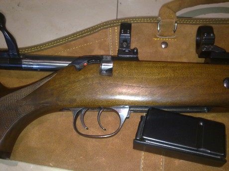 Este arma se encuentra como de extreno. Perfectisima de madera, pavón, metales y mecanismos. Balea de 01