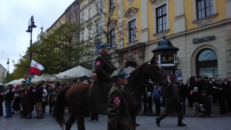 Hola, buenas a todos, os cuento, resulta que me voy un año a vivir a Cracovia , según tengo entendido 12