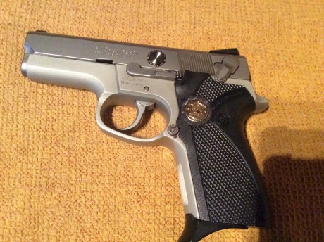 Se vende pistola smitm wensson cal 9mm parabellum acabada en acero mod 6906 guiada en B, se entregaría 00
