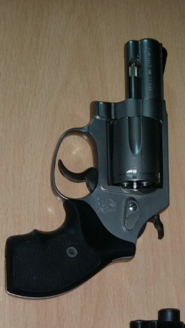 Hola soy el titular de un revolver guiado con la licencia A smith wesson modelo lady smith calibre 357 00