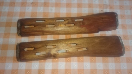 Hola,vendo dos culatas con sus guardamanos de un tigre,una es de madera laminada clara con acabado al 22