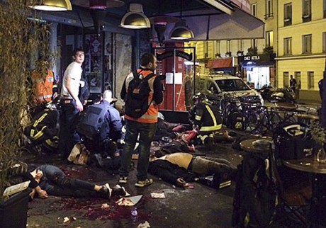 Parece que vuelve a haber un tiroteo en Francia con varias víctimas... 

https://internacional.elpais.com/internacional/2015/11/13/actualidad/1447449607_131675.html

Seguiremos 32