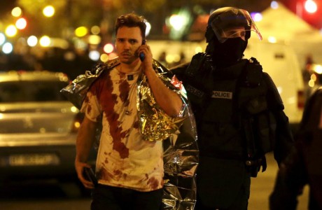 Parece que vuelve a haber un tiroteo en Francia con varias víctimas... 

https://internacional.elpais.com/internacional/2015/11/13/actualidad/1447449607_131675.html

Seguiremos 40